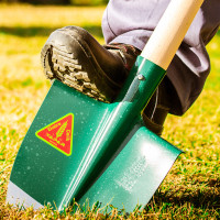 ЛОПАТА КРИВА ЗАКАЛЕНА YAPARLAR С ОТВОР ЗА ДРЪЖКАТА ф40